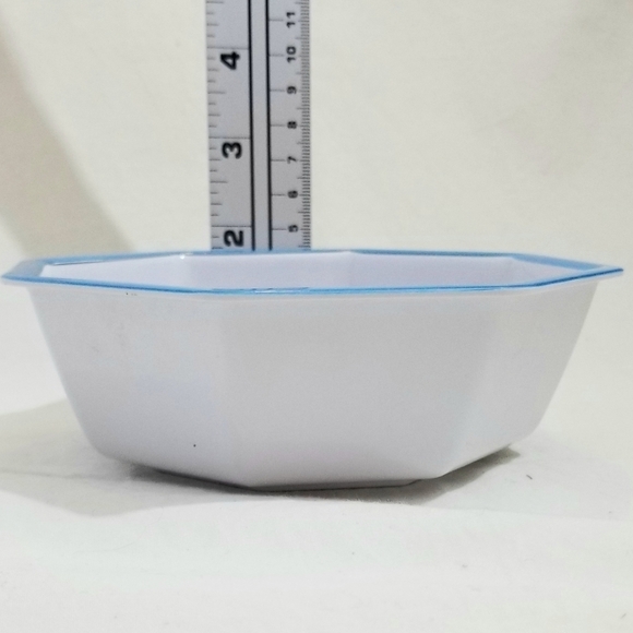 Pirates of the Caribbean Captain Jack Sparrow Octagonal Plastic Kid's Bowl, 4 pc - Picture 4 of 6